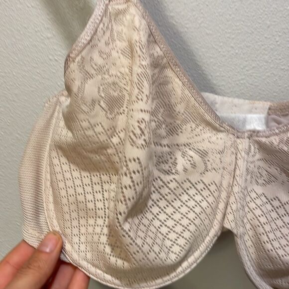 Wacoal woman’s cream underwire bra - Picture 3 of 8